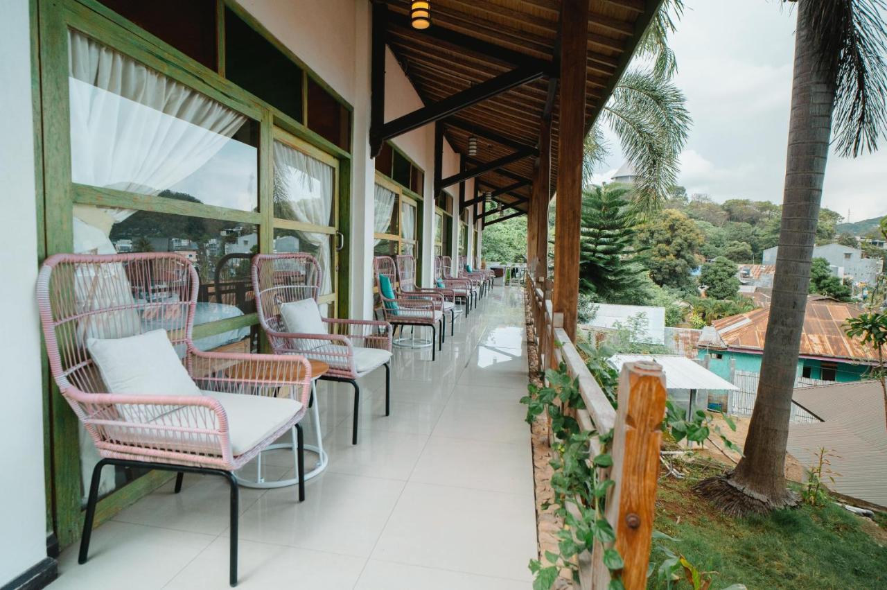 Green Hill Boutique Hotel Labuan Bajo Exterior photo